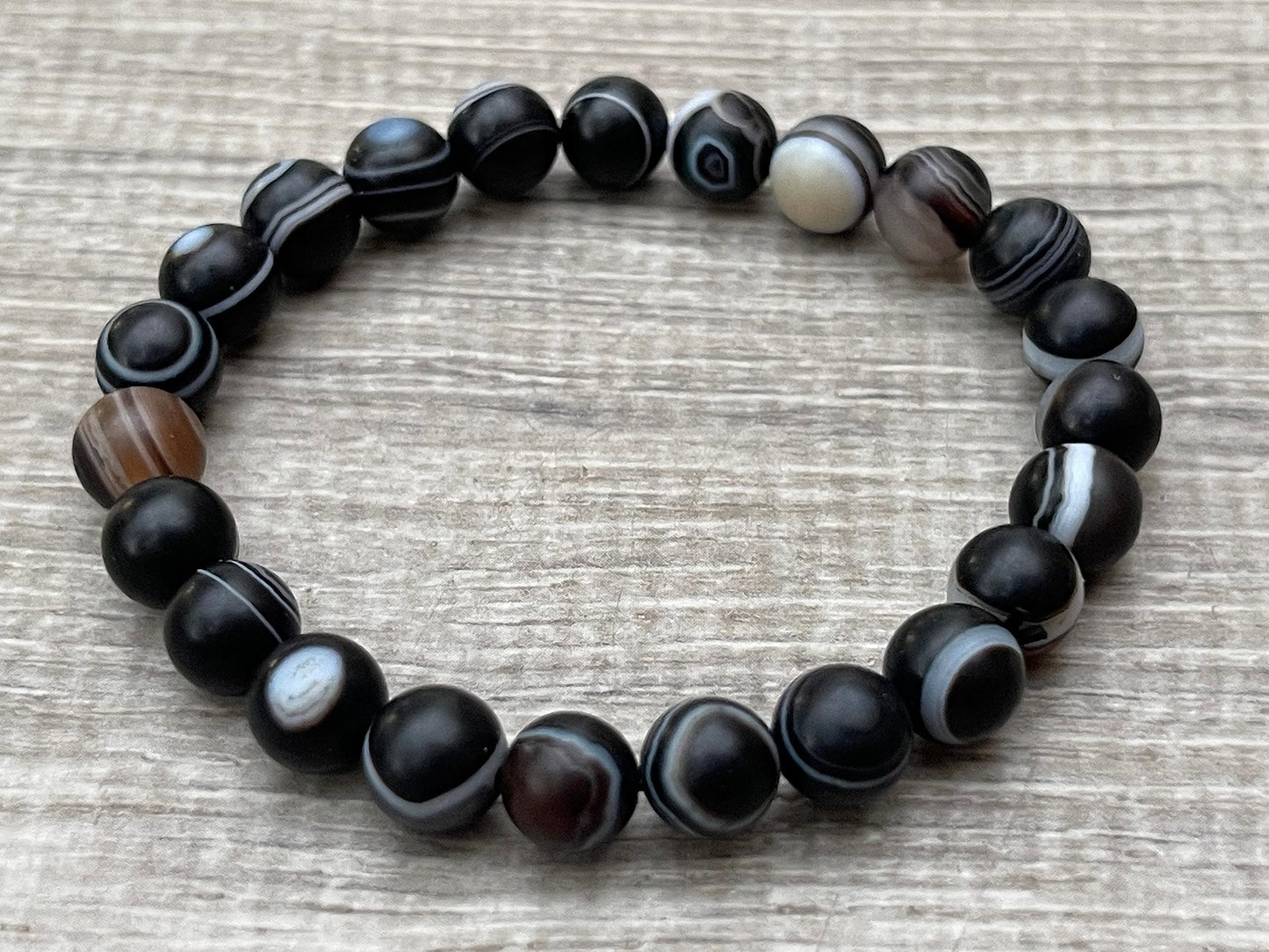 GAF TREASURES Banded Agate Matt Crystal Bead Bracelet 8mm, Genuine Banded Agate Matt Stretch Gemstone Bracelet, Healing Crystal Bracelet, Gift for Men & Women (1)