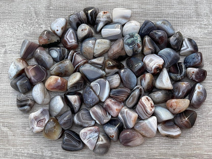 GAF TREASURES 5 Pcs Botswana Agate Tumbled Stones, Polished Natural Botswana Agate Gemstone, Botswana Agate Healing Crystals (Botswana Agate)