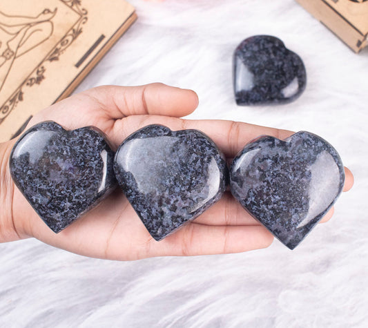 Crocon 50mm Indigo Gabbro Heart stone Big Heart Shape Puff Stones Set 450+ Carats Pocket Crystal Healing Tumble Collection Palm Worry Stone Good Luck Charm Meditation Gift Craft Home Decor