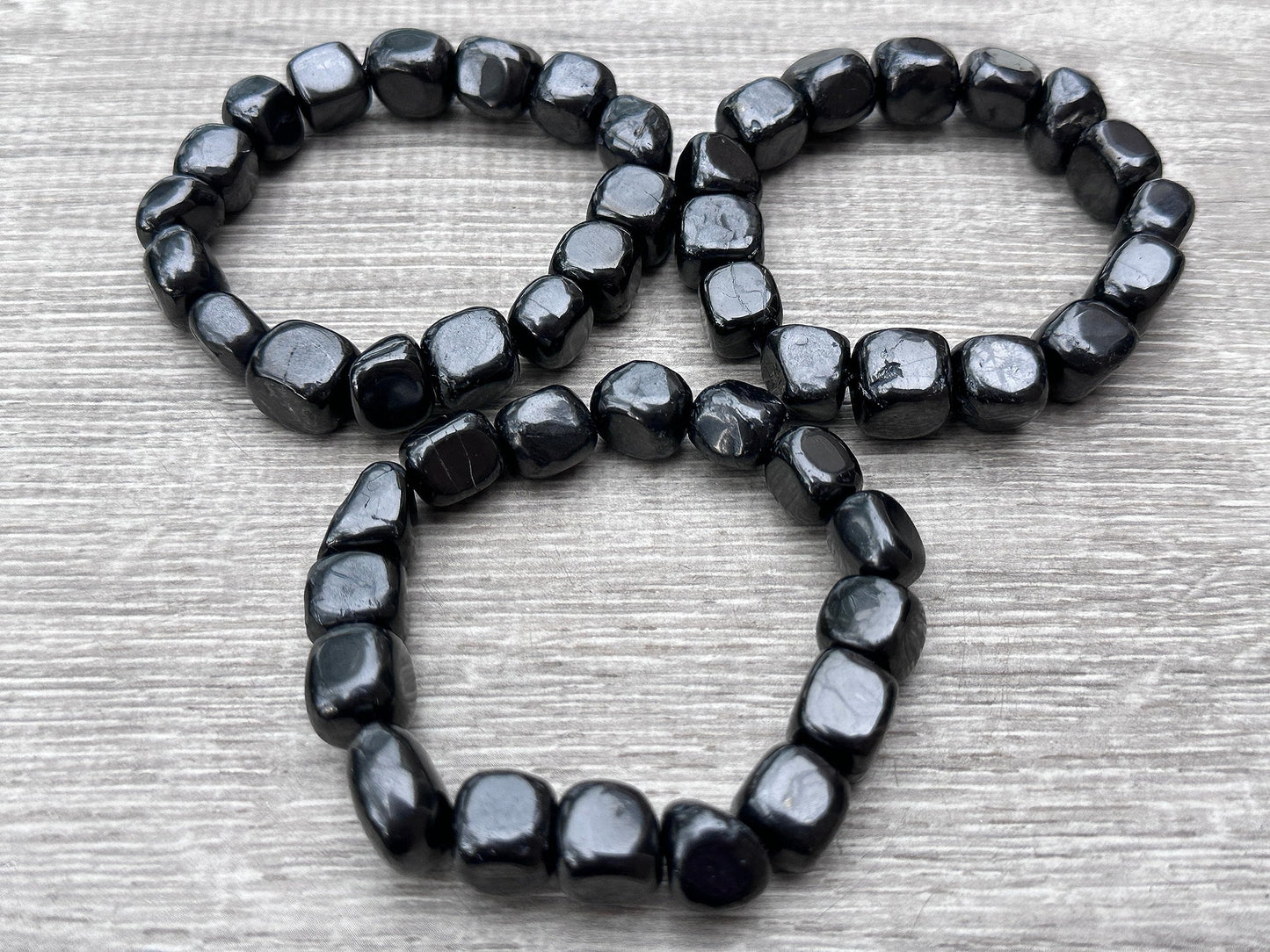 GAF TREASURES Shungite Crystal Nugget Bracelet, Genuine Shungite Tumbled Gemstone Bracelet, Healing Crystal Bracelet, Gift for Men & Women (1)