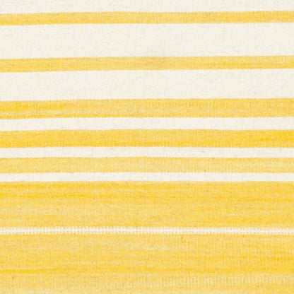 SAFAVIEH Kilim Collection Accent Rug - 4' x 6', Gold & Ivory, Handmade Flat Weave Wool, Ideal for High Traffic Areas in Entryway, Living Room, Bedroom (KLM953D)