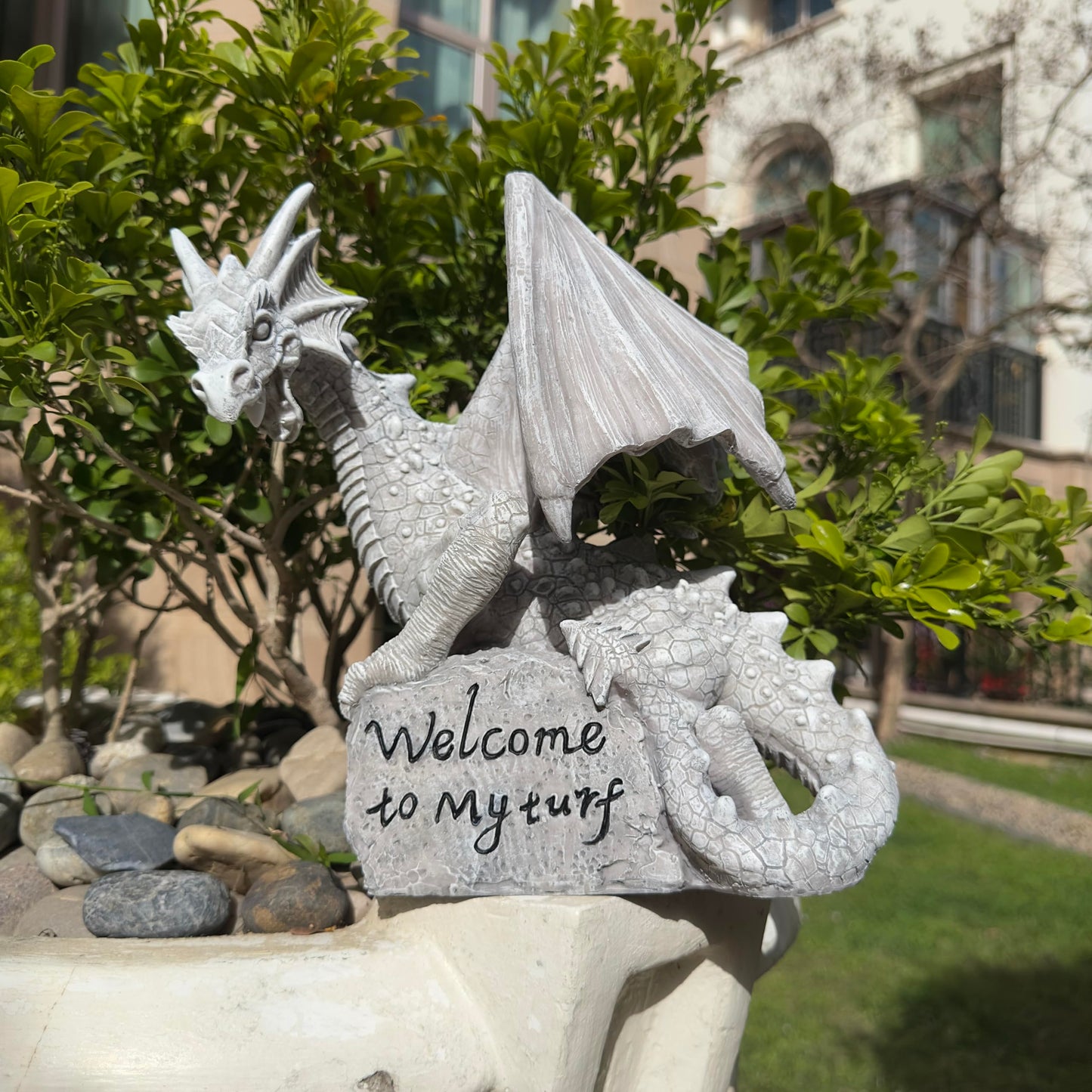 Jy.Cozy Garden Large Dragon Statue Solar Powered Outdoor Figurine Light The Dragonfire Welcome to My Turf Sign Big Resin Sculpture Home Decoration Housewarming Ornament Unique Gift