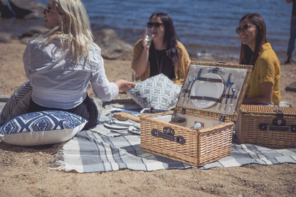 PICNIC TIME Classic Picnic Basket for 2, Romantic English-Style Wooden Wicker Basket with Deluxe Service for 2, Fully-Lined Interior, Leatherette Lid-Locking Buckle, and Carry Handle, (Beige Canvas)