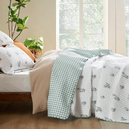 Bedsure Floral Quilt Queen Size - Reversible Botanical Floral Comforter, Spring Lightweight Bedspread Quilted Bedding, Soft Microfiber Coverlet for All Seasons (90"x96")