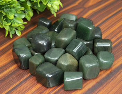 "Crocon 1LB Green Aventurine Tumbled Stones and Crystals bulk 2000+ Carats Natural Crystal Kit for Reiki Healing Crystal Polished, Tumble Stones, Chakra Balancing, Gift, Home Decor Size : 2025 mm"