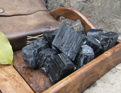 Crocon® 1LB Black Tourmaline Rough Bulk Rocks Natural Stone Spiritual Gifts Raw Gemstone Crystals and Stones Tumbling Cabbing Polishing Gem Mining Chakra Balancing Reiki Healing Home Office Décor