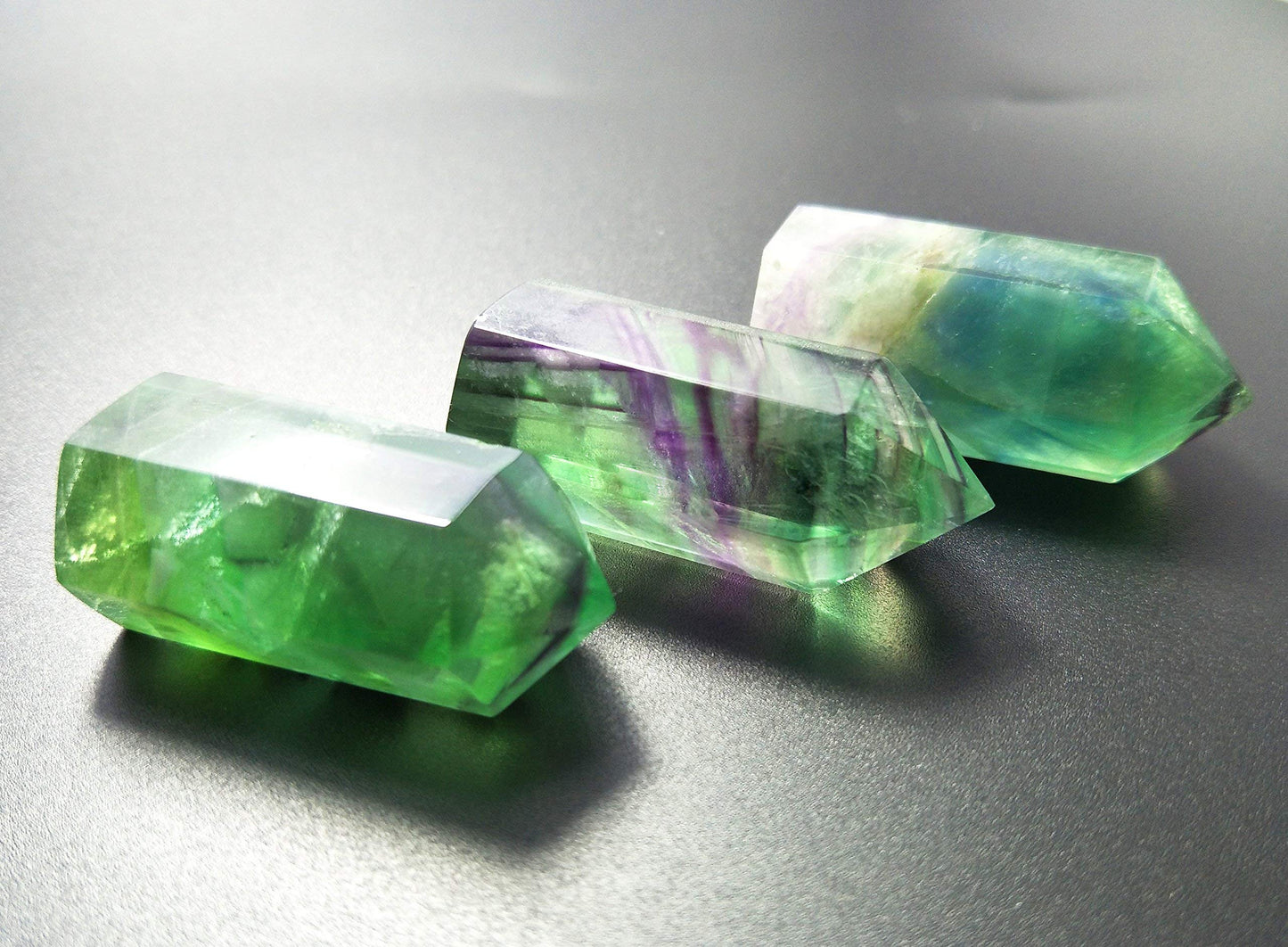 Set of 3 Pointed & Faceted Healing Crystal Wands Made of Natural Green Fluorite Stone for Reiki Chakra Meditation Therapy Décor