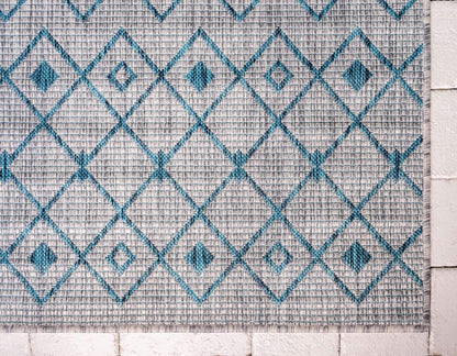 Unique Loom Outdoor Trellis Collection Area Rug - Tribal Trellis (5' 1" x 8' Rectangle, Light Blue/ Ivory)