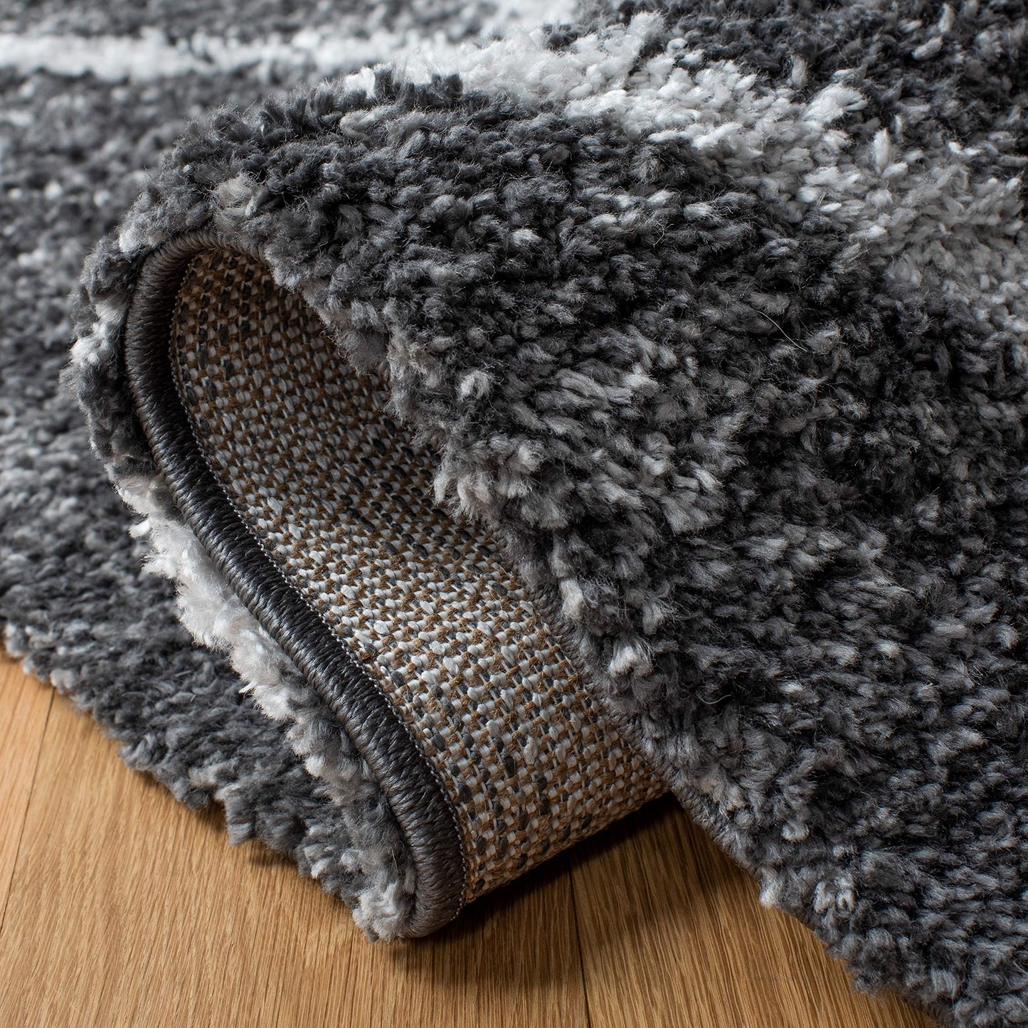 SAFAVIEH August Shag Collection Accent Rug - 4'5" x 6'5", Dark Grey & Ivory, Non-Shedding & Easy Care, 1.25-inch Thick Ideal for High Traffic Areas in Foyer, Living Room, Bedroom (AUG531G)
