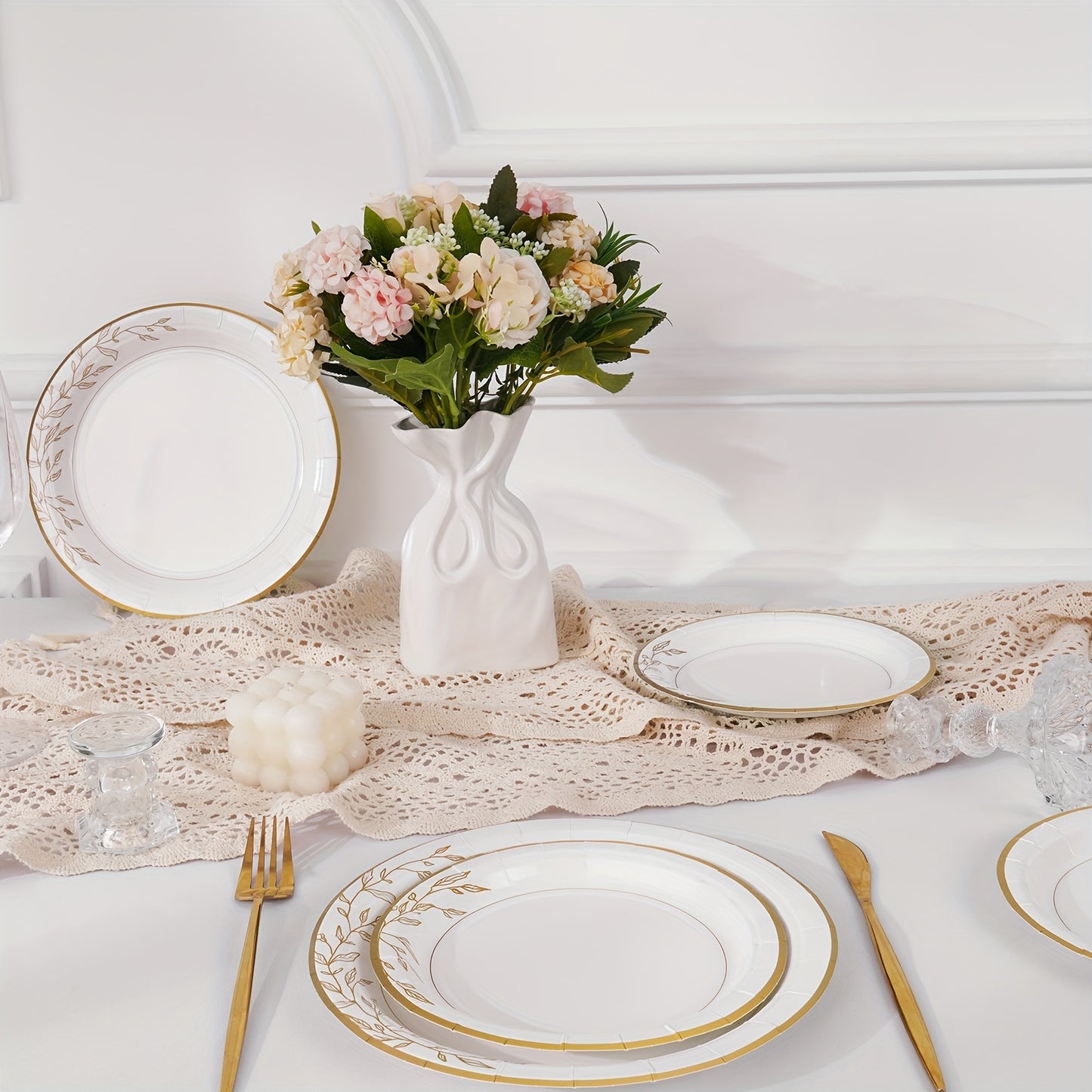 300/200/100 Disposable Tableware Set, Golden Disposable Paper Plates, 9'' Disposable Dinner Plates, 7'' Dessert Plates, Minimalist Family-size Disposable Dinnerware For Wedding Birthday Banquet Anniversary Picnic Thanksgiving Christmas Party Decor